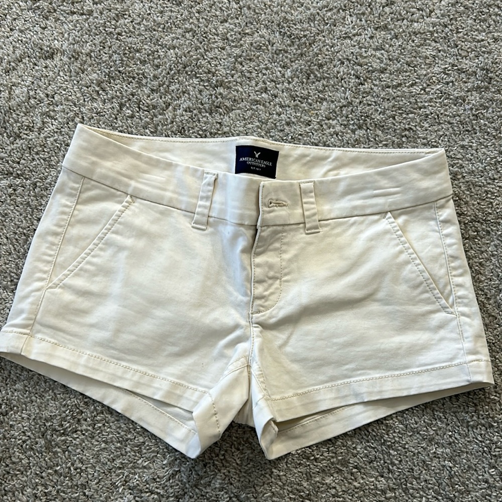 Size 2 cream color American Eagle shorts